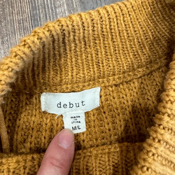 Debut Women’s Sweater - Picture 2 of 2